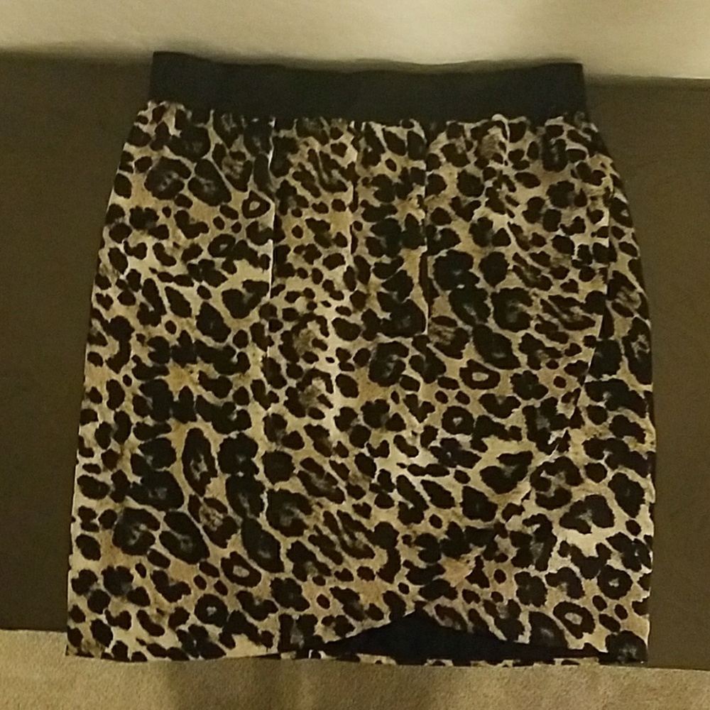 Vince Camuto animal print skirt